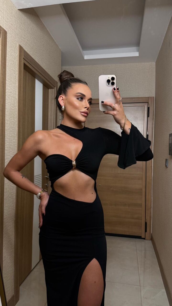 1. Kombin Yaparken Dikkat Edilmesi Gerekenler  

 2. Günlük Şıklık İçin Kombin Önerileri  

 3. Mevsime Uygun Kombin İpuçları